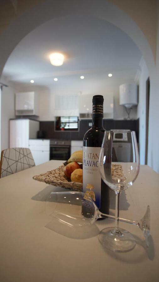 Apartmani Laura Трогір Екстер'єр фото