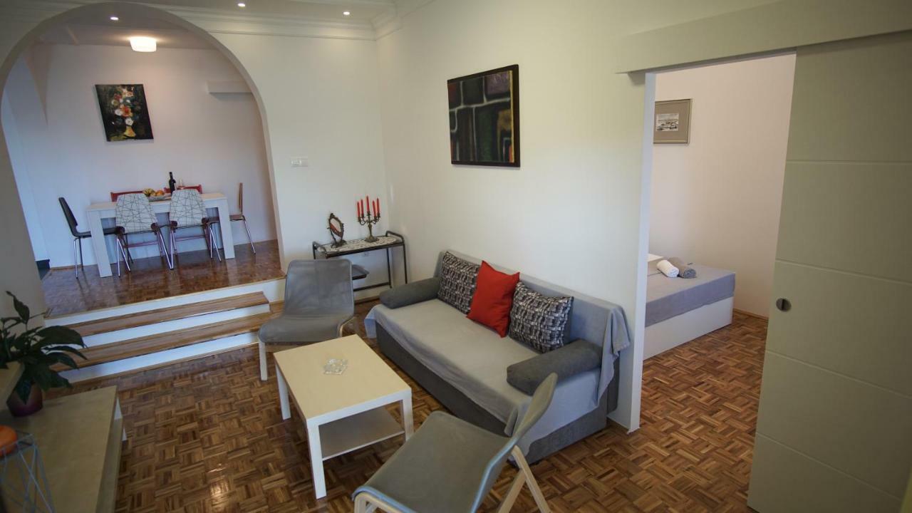 Apartmani Laura Трогір Екстер'єр фото