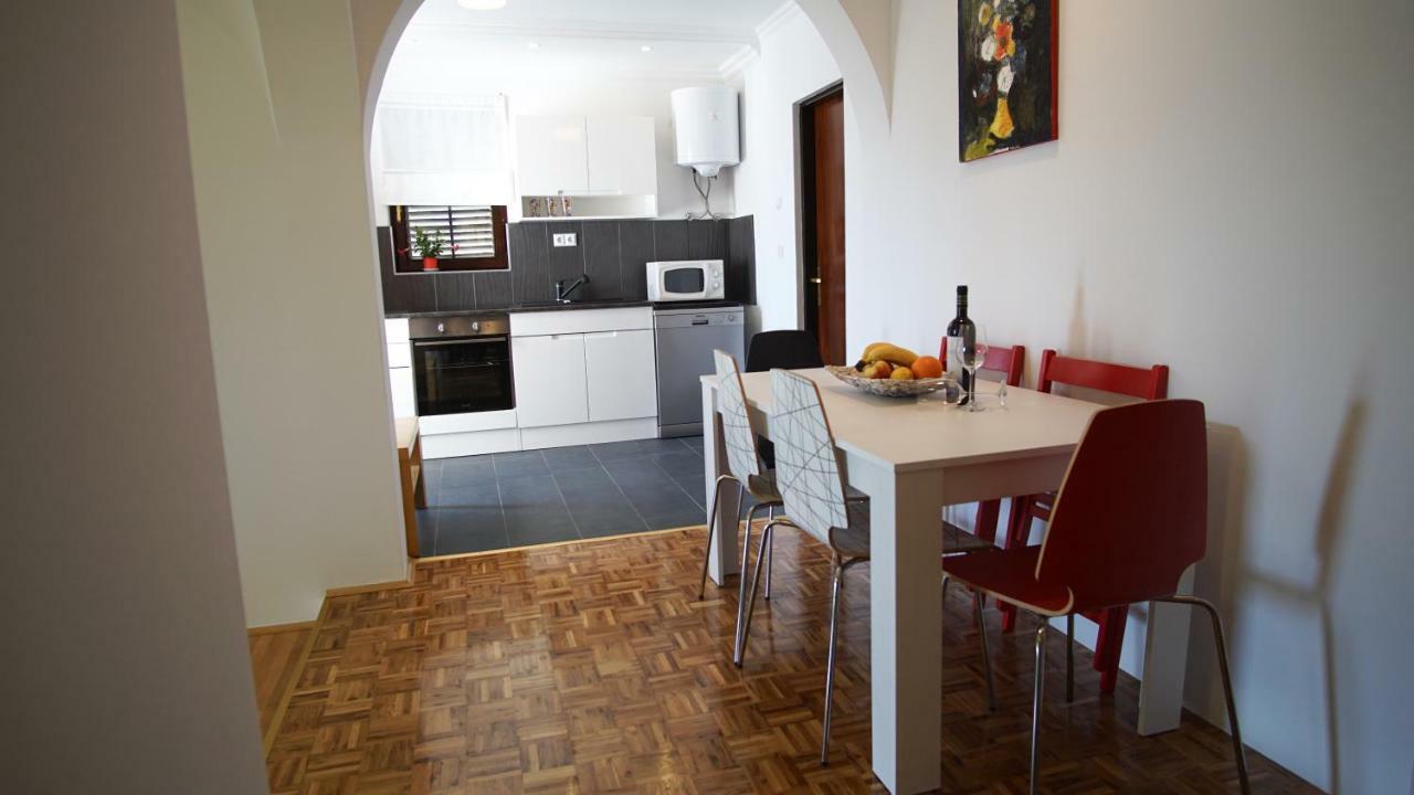 Apartmani Laura Трогір Екстер'єр фото
