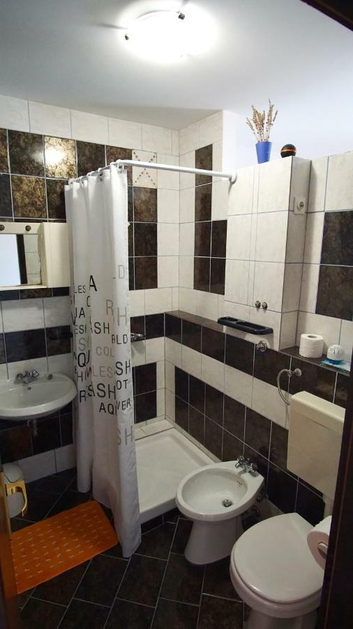 Apartmani Laura Трогір Екстер'єр фото