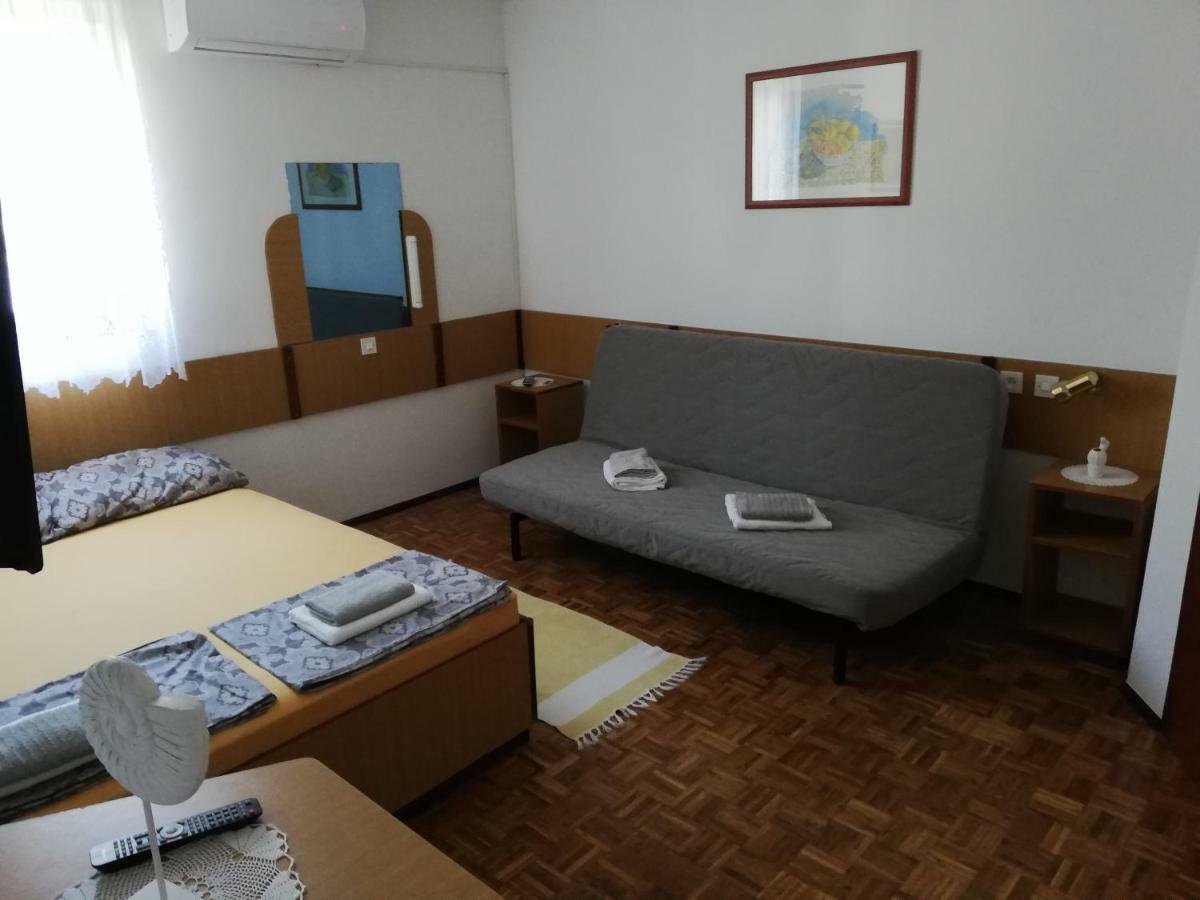 Apartmani Laura Трогір Екстер'єр фото