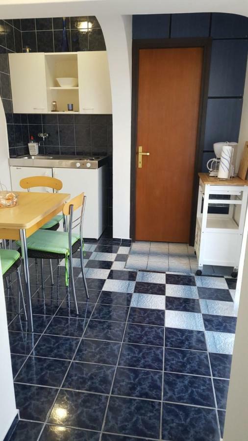 Apartmani Laura Трогір Екстер'єр фото